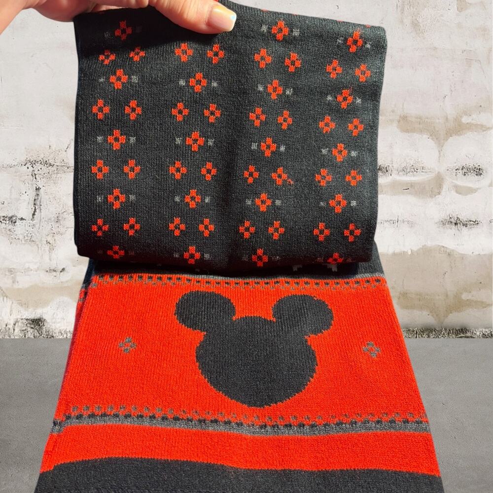 Disney BERSHIRE Mickey Mouse Black and Red Knit Scarf NWT - Picture 3 of 4